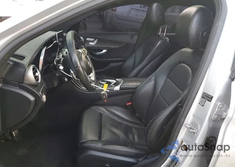 2015 Mercedes-Benz C 300 4Matic z USA, uszkodzony, nr VIN 55SWF4KB3FU008682